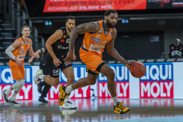 但在卡卢卢 但在卡卢卢