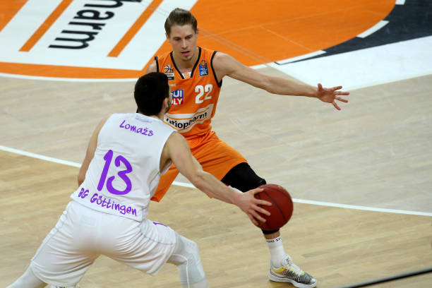 通过转会实 通过转会实