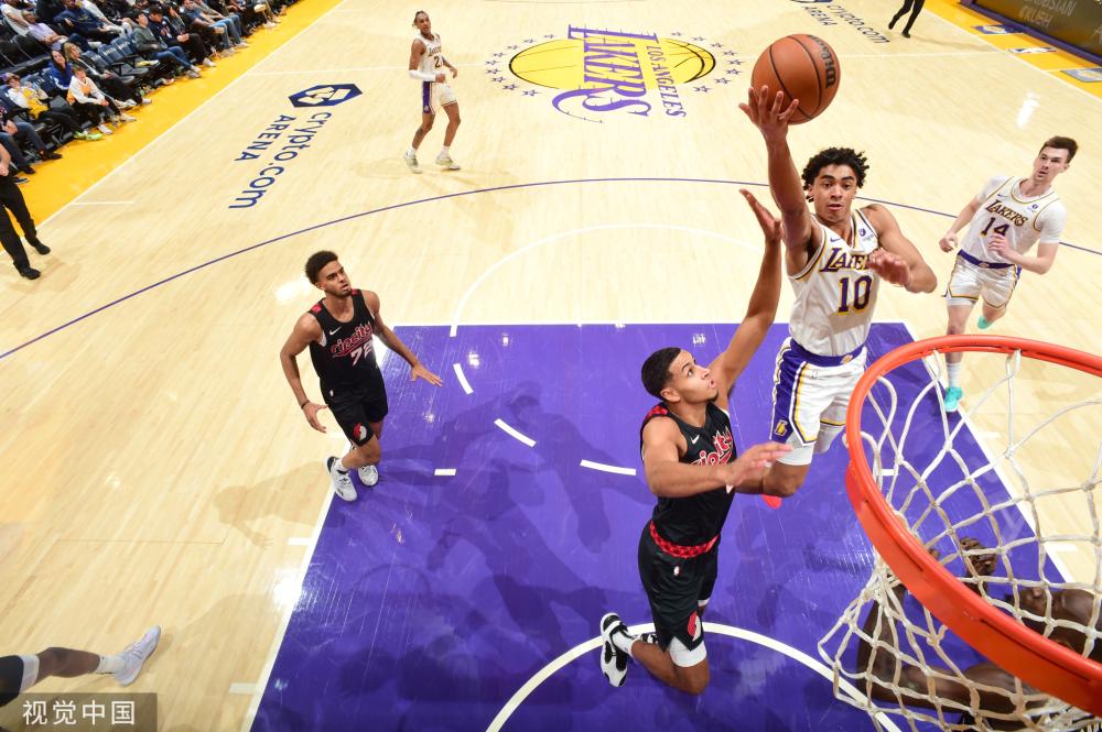 在比赛中崭 在比赛中崭